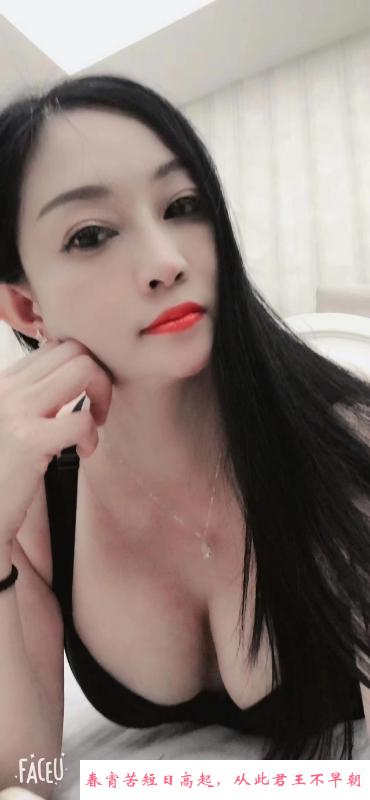 鼓楼小姐姐人美胸大 第1张