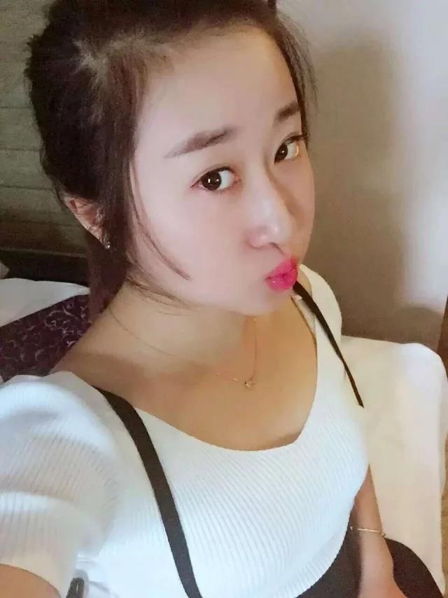 不到20岁的小妹子，看着好嫩 第2张