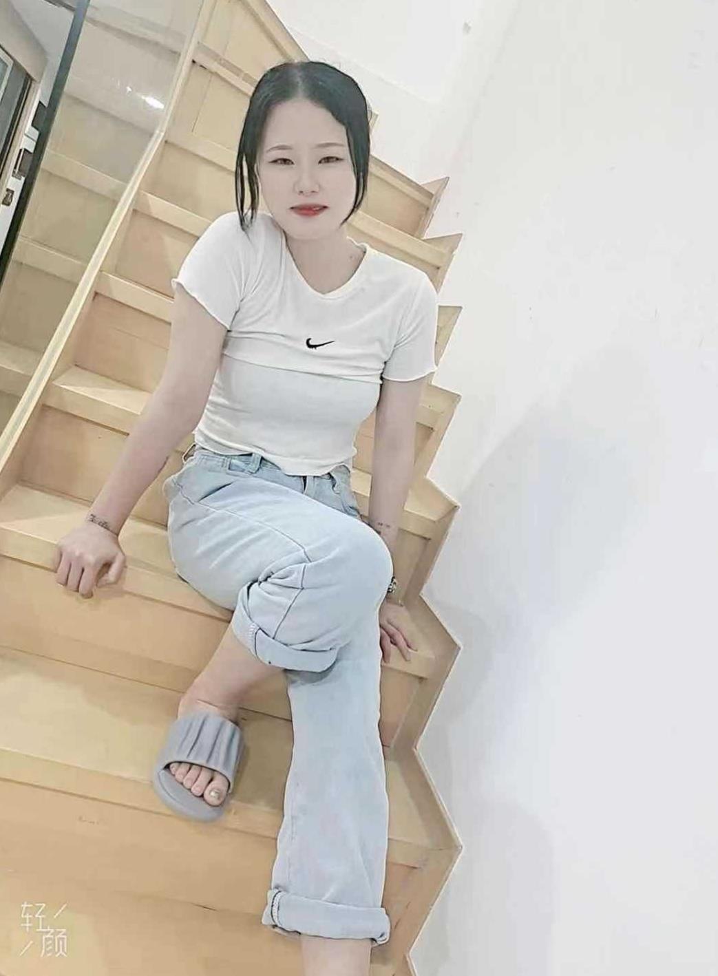 18岁可人的学生妹 第3张