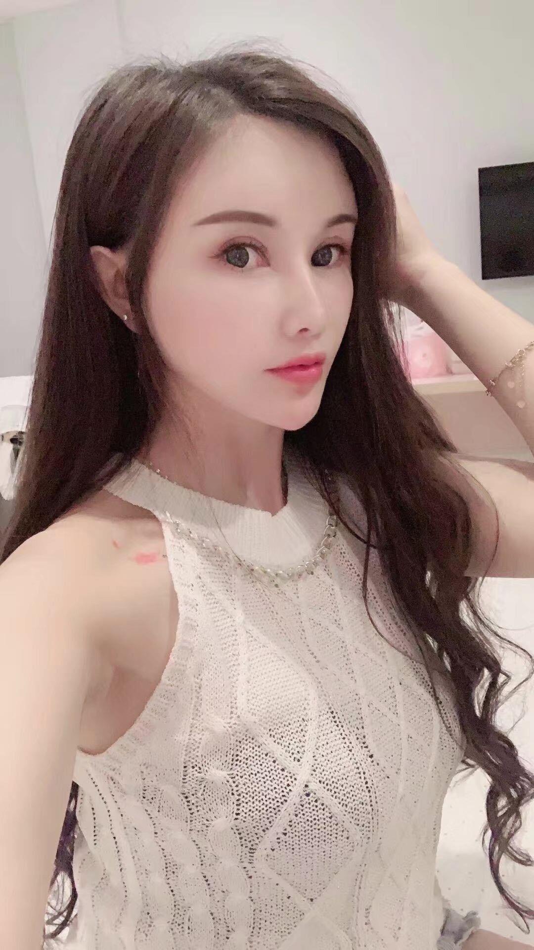 龙湖小雨美女 第1张
