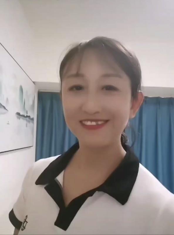 宝安体育馆韵味姐姐 第1张