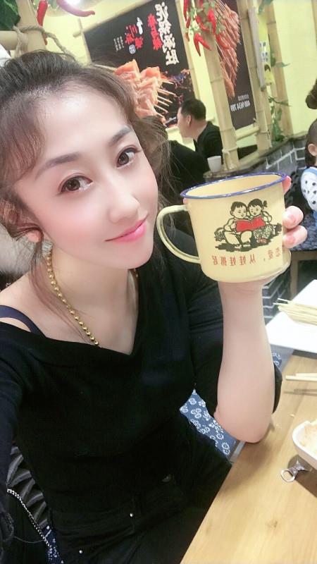 身材不错的干净妹子 第2张