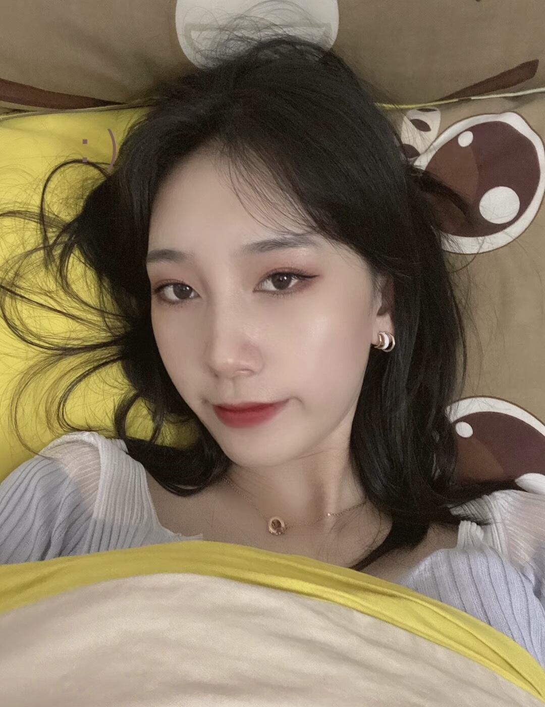 广东的大乳妹年轻水灵灵，你想要的她都给，舔蜜蜜疯狂... 第1张