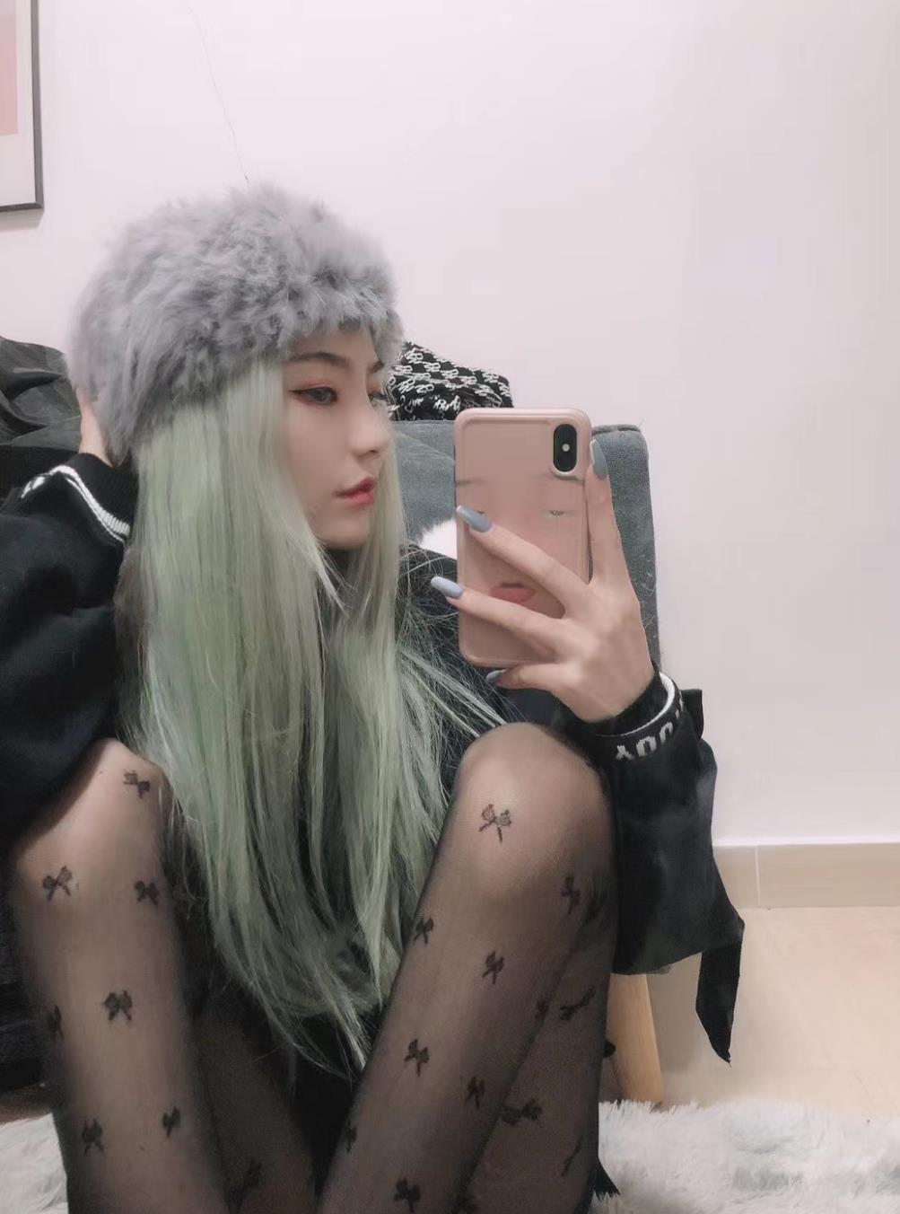 小嫩妞谨瑜，猫女性格，外表高冷实则骚主动 第1张