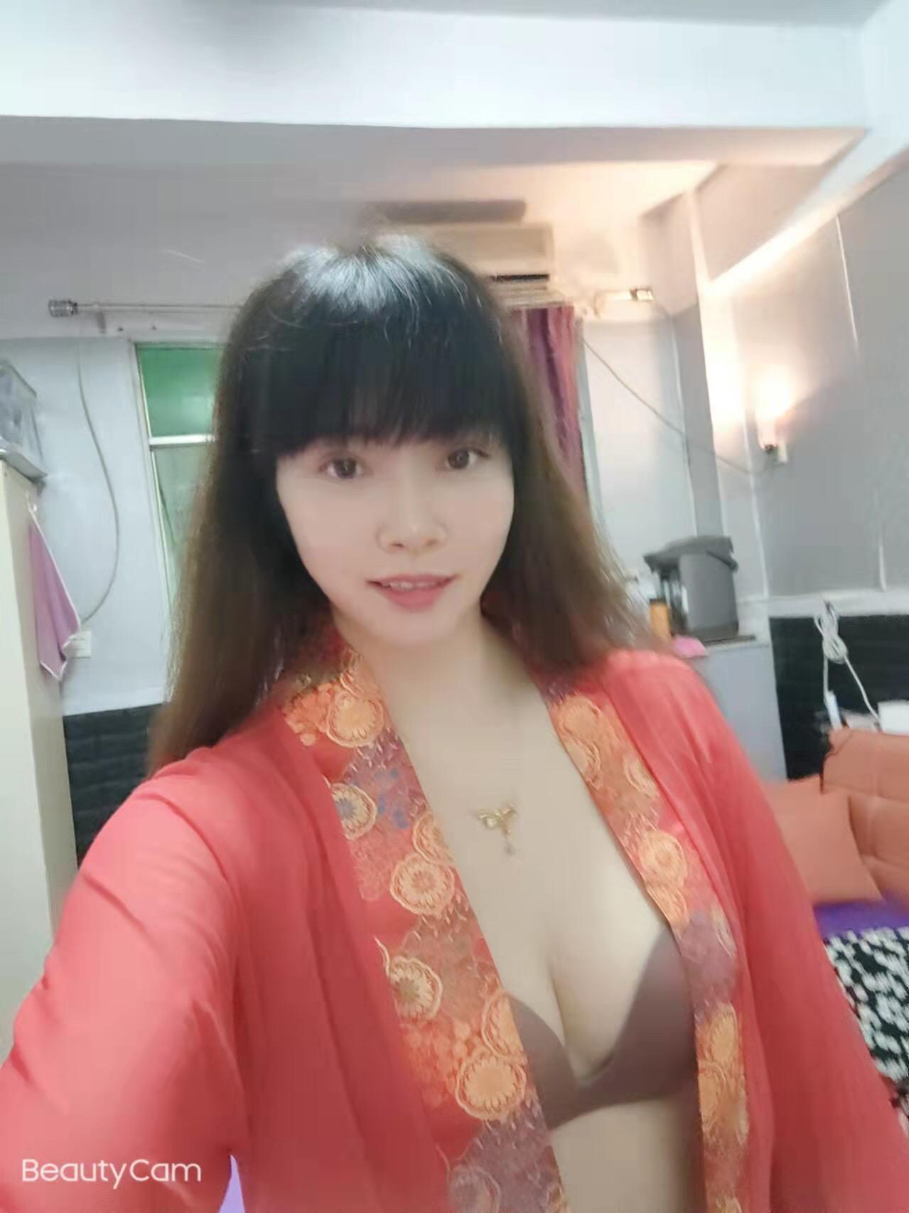 美臀人妻，大白屁股欲求不满的往JJ上怼 第1张